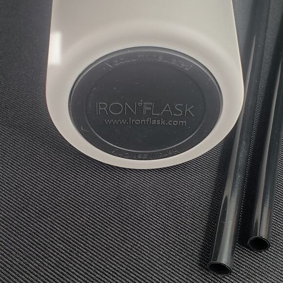 IRON °FLASK 32oz Rover Tumbler Winter White Vacuum Insulated 2 Black Straws - Picture 8 of 16